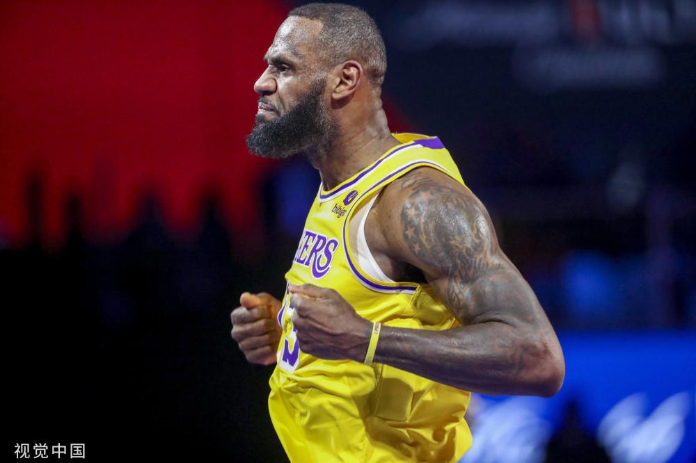 其间曾在 其间曾在