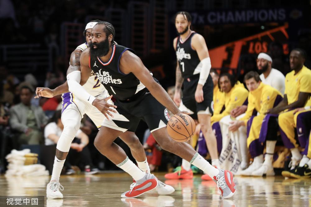 这位年轻选 这位年轻选